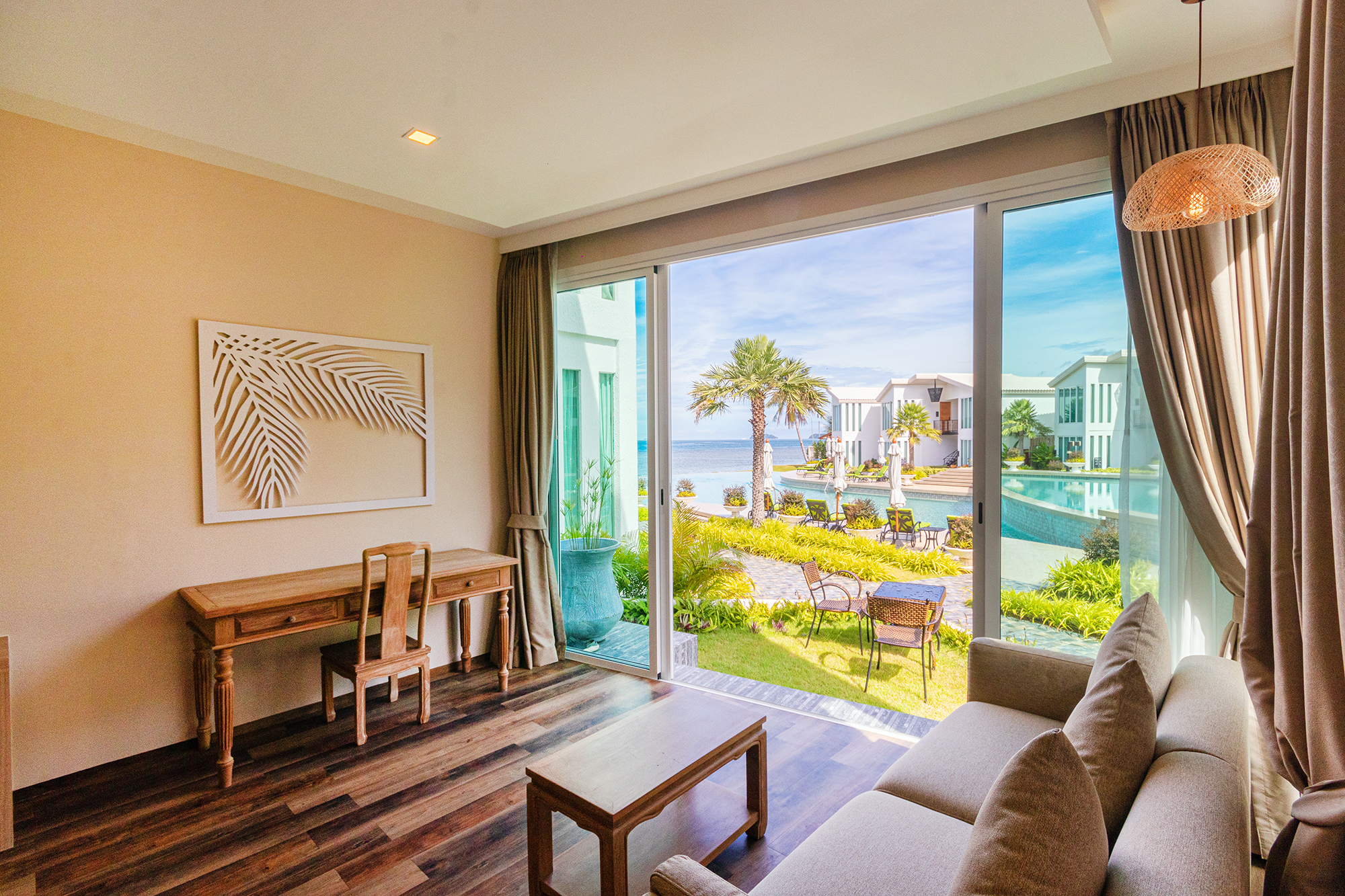 Luxury hotel rooms available at Vannee Golden Sands