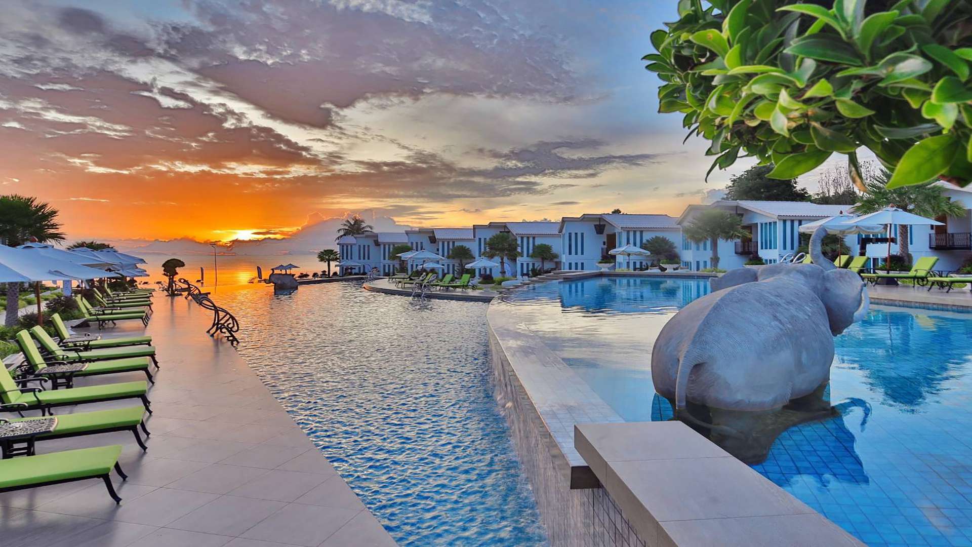 Indulging in Luxury at Vannee Golden Sands Resort